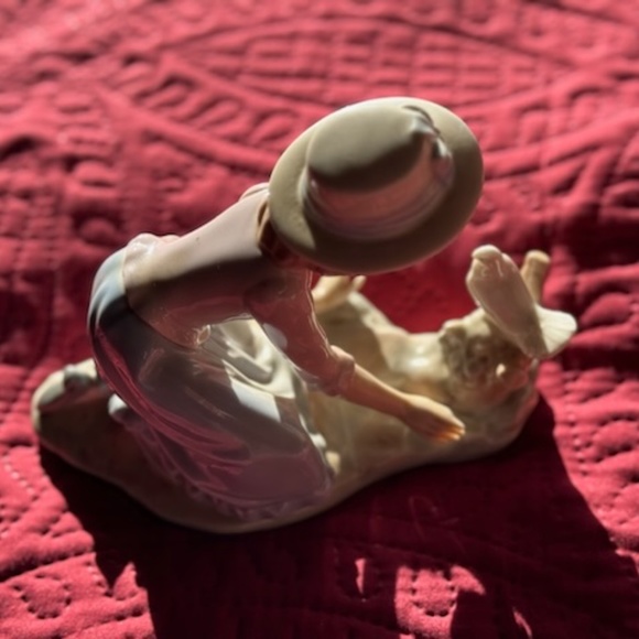 Lladro figurine, vintage figurine Caressing the Dove  BEAUTIFUL!! - Picture 8 of 9